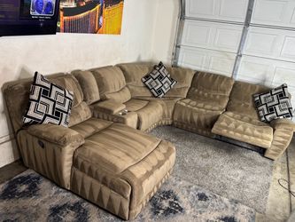* Like New * Ashley Furniture 6pc Modular reclining sectional ( Free Delivery )