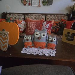 Cute Jointed 3 Fall Owls Decoration . In Good Condition . None Smoke Home 