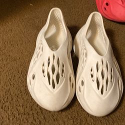 Yeezy Foam Runner Arara