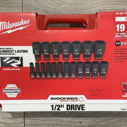 Milwaukee 19pc  1/2 Drive SAE Socket Set