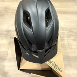 Brand New Troy Lee Designs Helmet