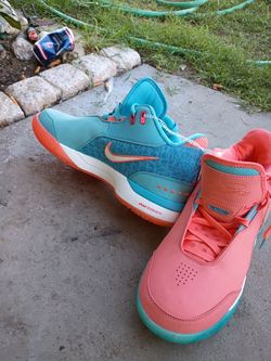 Nike multi- color tennis shoes