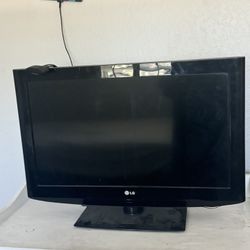 32 Inch Lg TV w/Roku