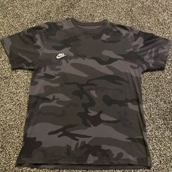 Nike camo embroidery shirt size large