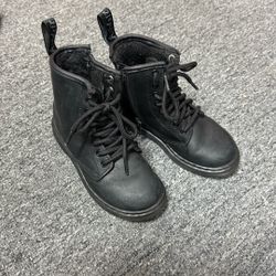 Girls Dr.Martens’s size 11