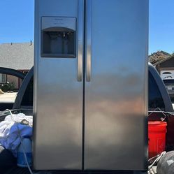 Frigidaire side-by-side very good condition