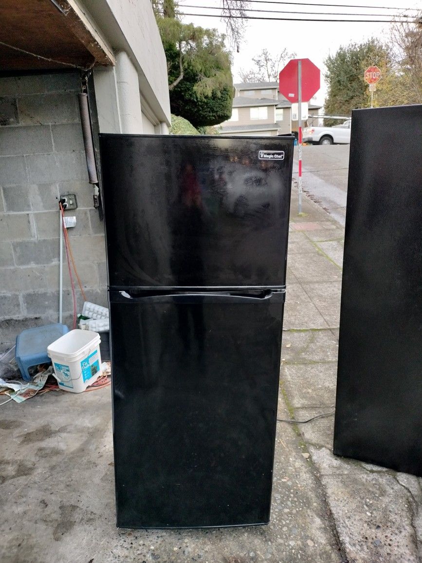 Magic Chef Black Compact Size Refrigerator -Can Deliver