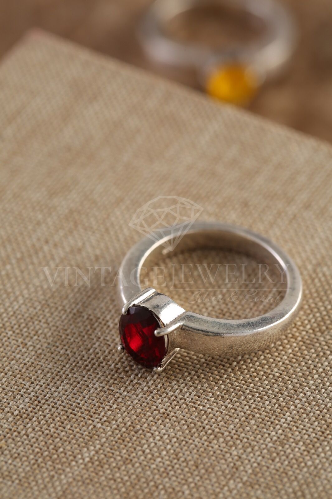 Vintage 925 sterling silver ring with red zircon
