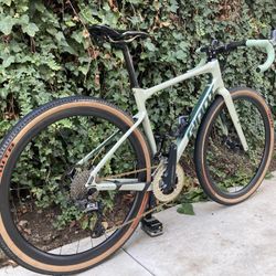 Giant Revolt Advanced 2 gravel bike - medium