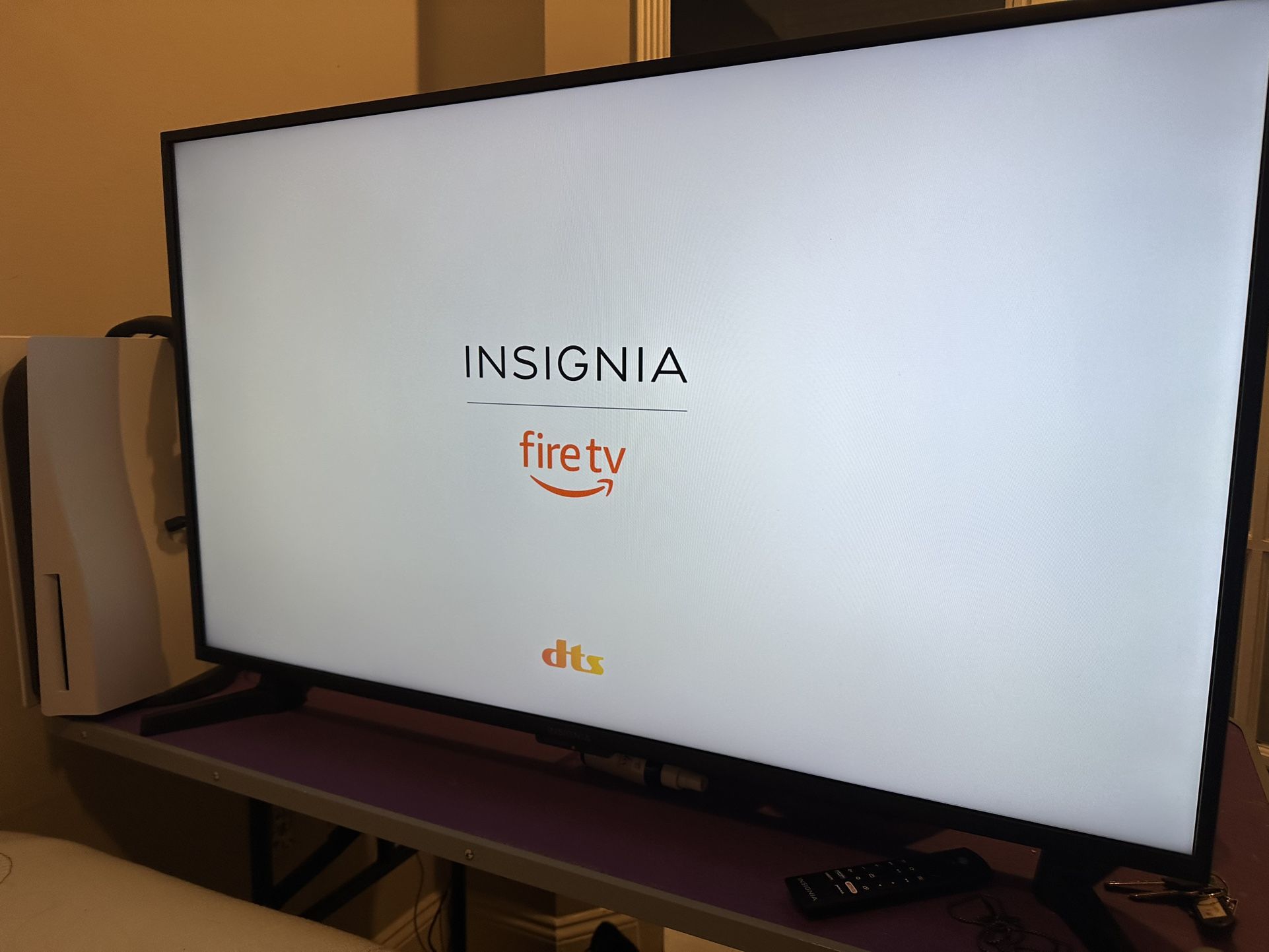 INSIGNIA 43-inch Class F30 Series LED 4K UHD Smart Fire TV with Alexa Voice Remote
