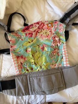 Tula Bliss Boutique Floral Carrier