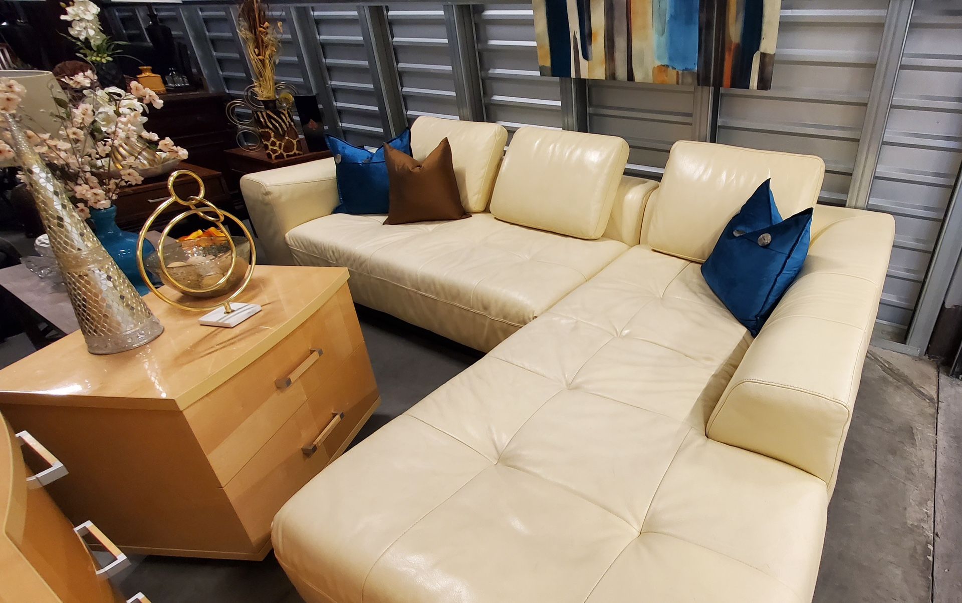 Beautiful Elegant Upscale Luxury Cream Italian Leather Sectional Sofa