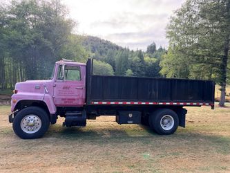 Dump truck