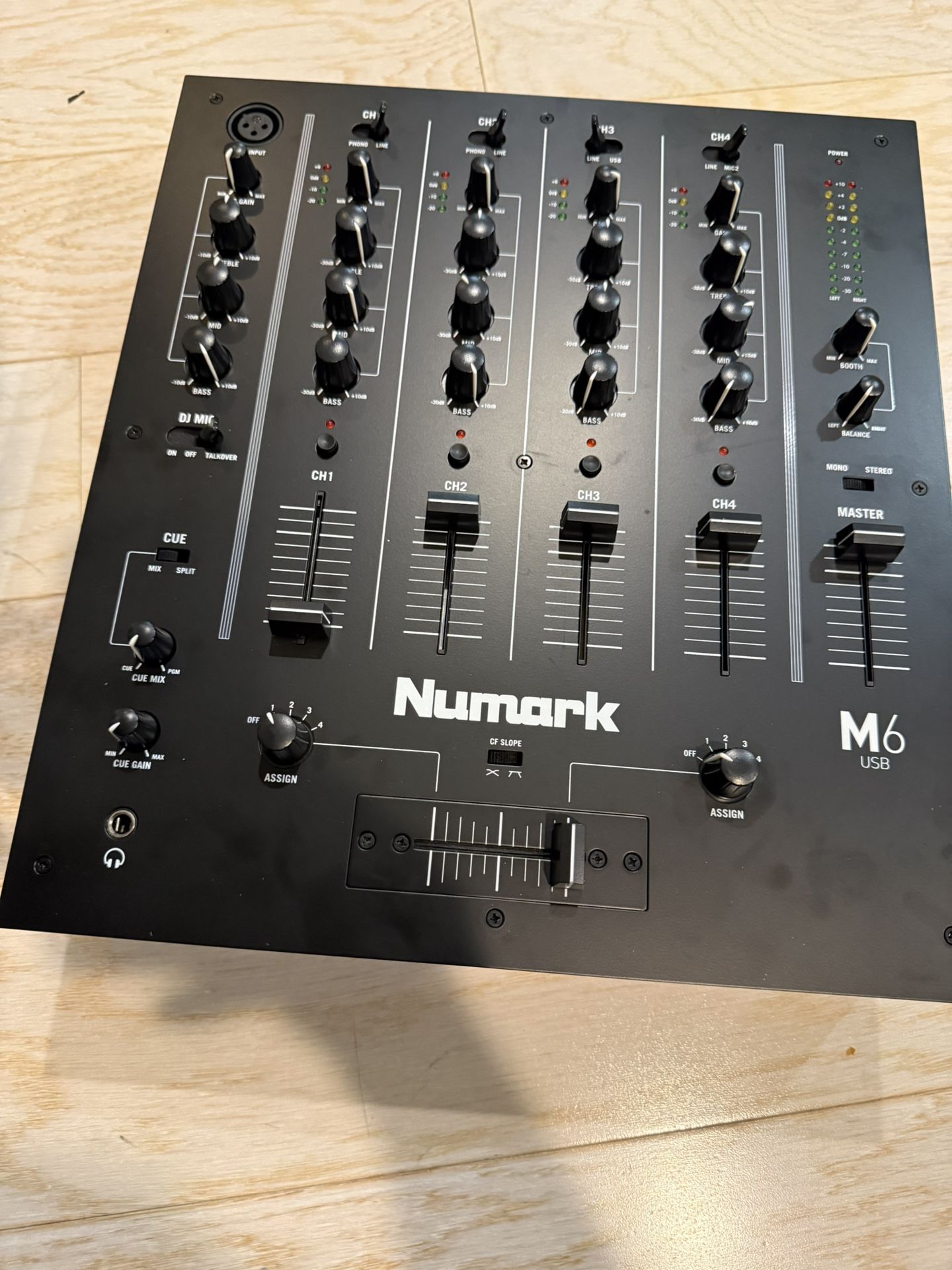Numark M6 USB 4-channel mixer