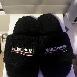 Balenciaga fluffy slides 