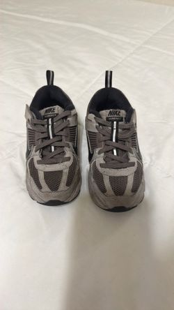 Boys NIKE vomero shoes