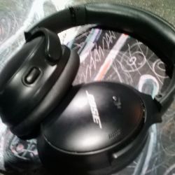 Bose Quiet Comfort Headphones Mint Condition