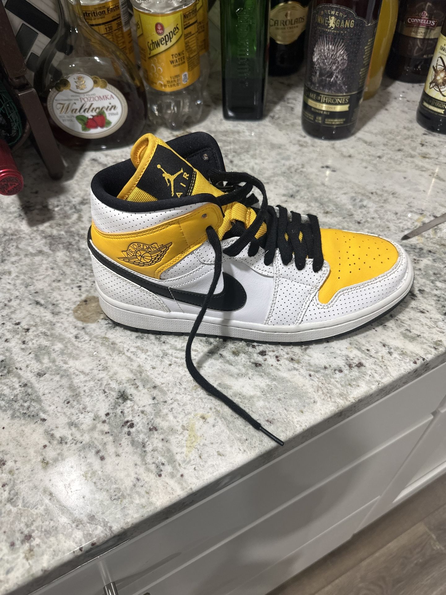 AIR JORDAN ONE MID TAXI