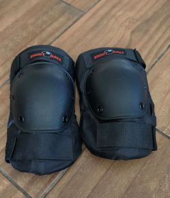 Eight Ball Black Knee Pads Pair