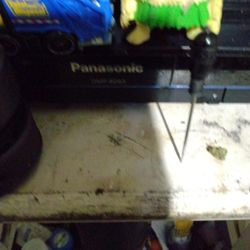 Blue Ray Player 32" TV And Rocu 
