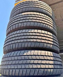 265 70 16 Michelin tires Con 80% de Vida Las 4