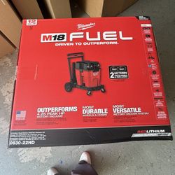 0930-22HD Milwaukee M18 FUEL 9 Gal. Cordless DUAL-BATTERY Wet/Dry Shop Vacuum Kit with (2) 8.0