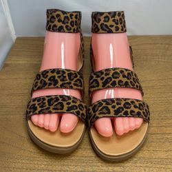 Steve Madden Raffy Strappy Flat Sandals in Leopard Print