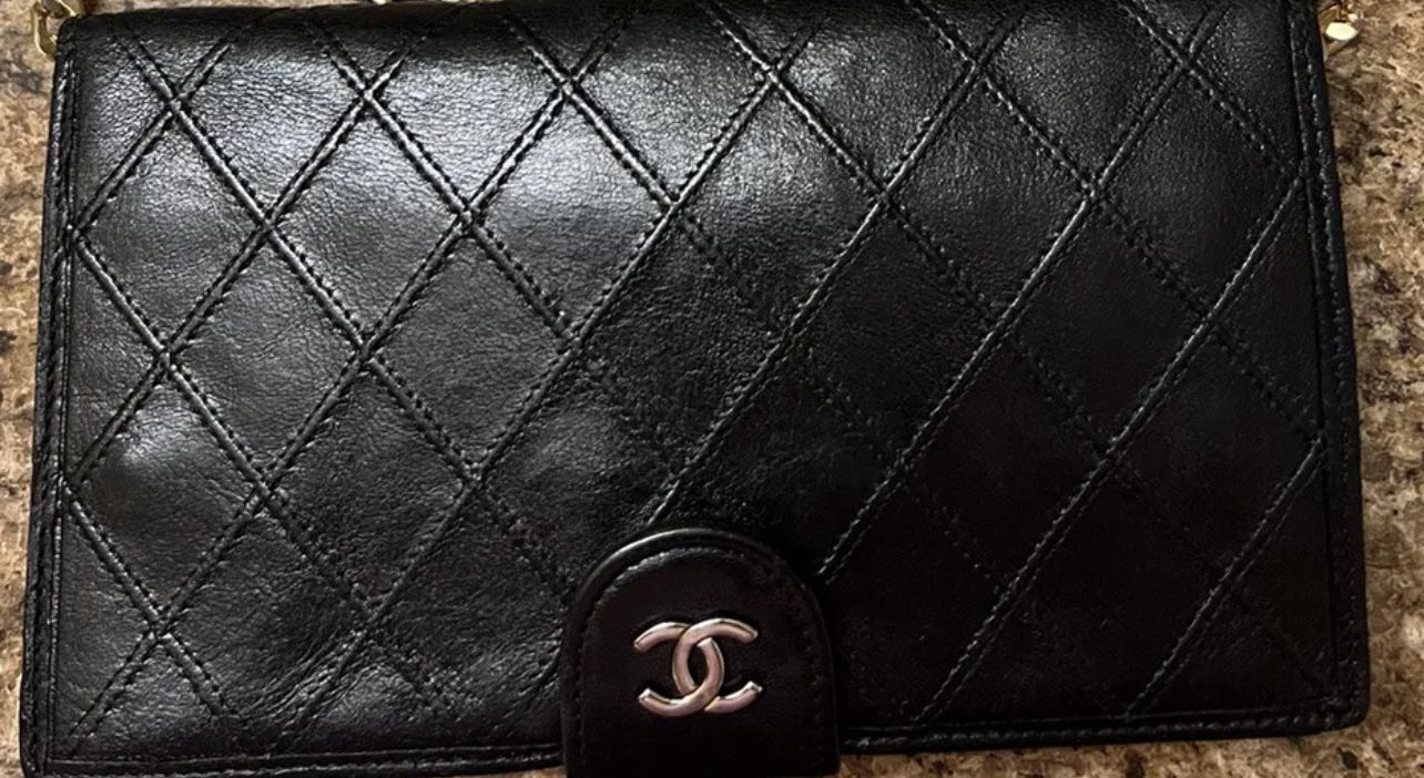 Authentic Chanel Wallet for Sale in Venice, FL - OfferUp
