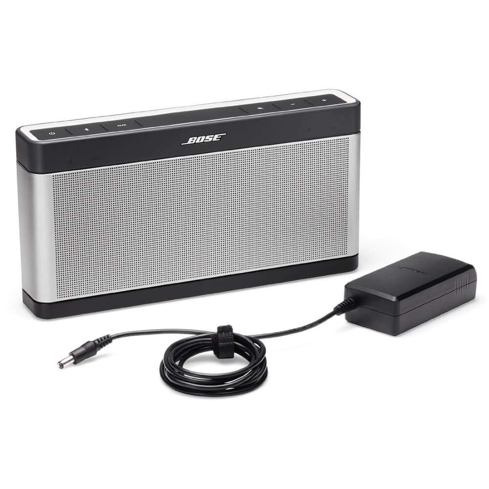 Like New Bose Soundlink 3 Bluetooth Portable Speaker and charger