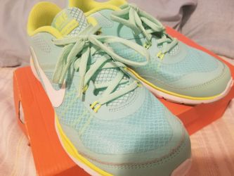 New womens Nike s flex trainers size 7
