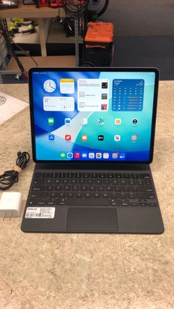 iPad Pro 12.9” 4th gen WiFi Only With Apple Keyboard Case (70490365)