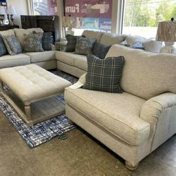 Traemore Linen Living Room Set