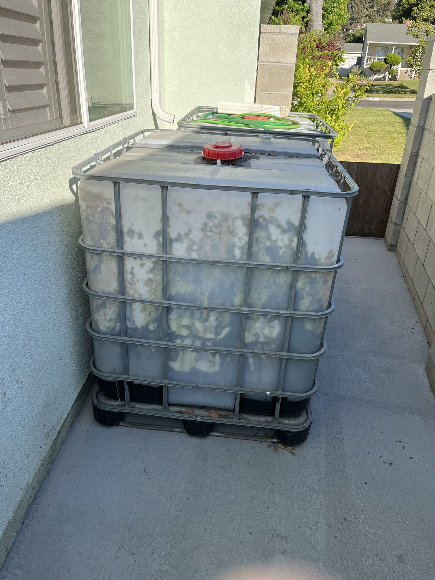 275 Gallon Water Container