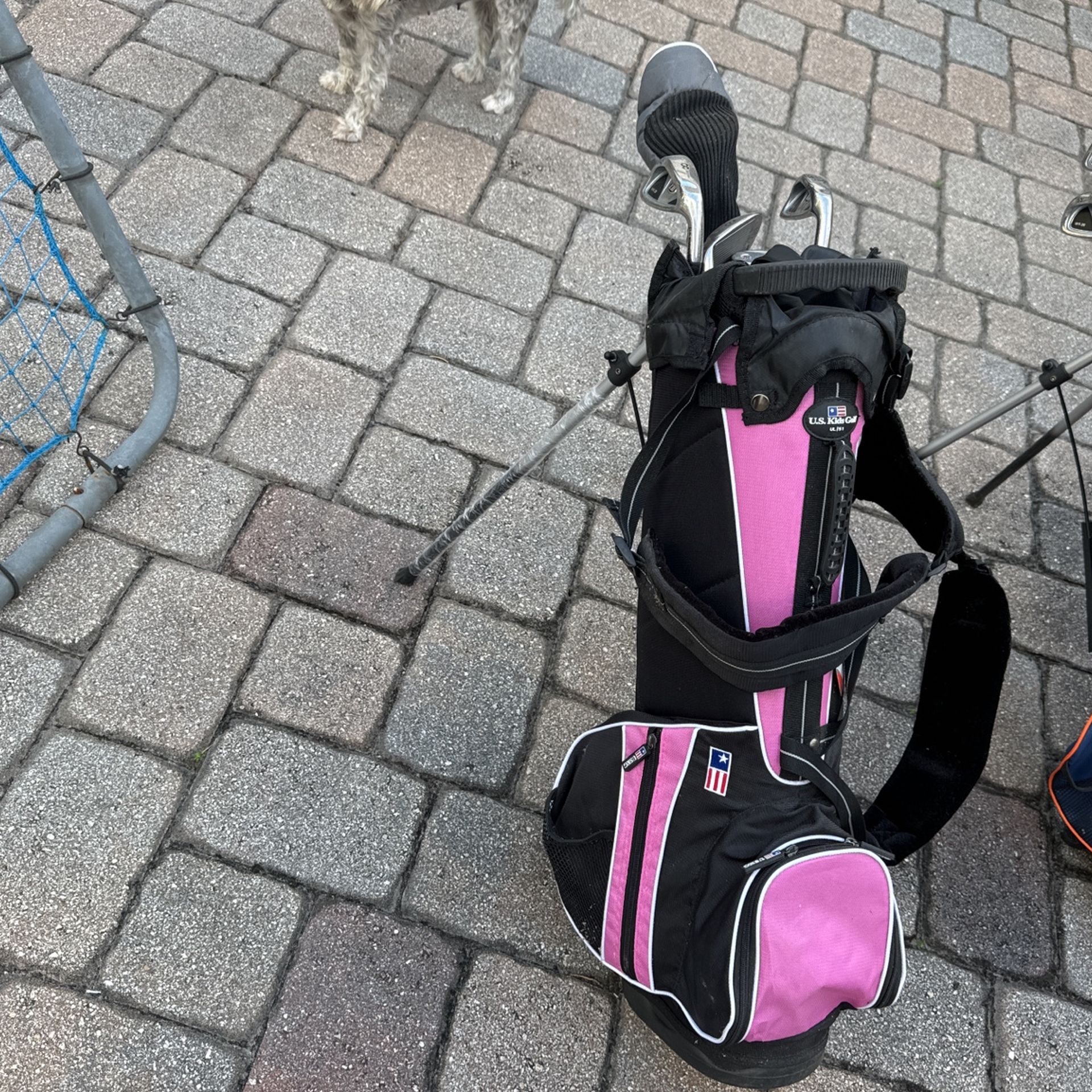 US Kids Golf Bag And Five Clubs