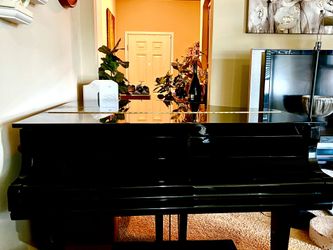 YAMAHA Grand piano  GC1