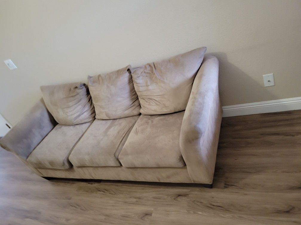Free Couch Ready For Pickup for Sale in Las Vegas, NV OfferUp