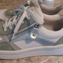 Womens REMONTE size 10*wore Once*