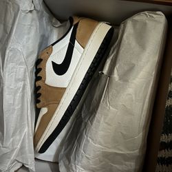 DS Jordan 1 ROY Lows Size 9.5