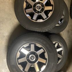 Toyota 4Runner TRD Off Road Premium - OEM Rims & Tires