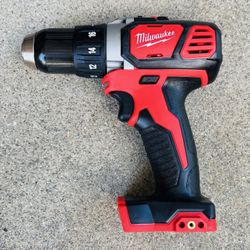 Milwaukee 18V Cordless 1/2 in. Drill/Driver (TOOL ONLY/SOLO LA HERRAMIENTA)