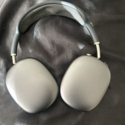 Like New Airpod Maxes read description 
