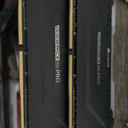 2x 8GB DDR4 CORSAIR RAM