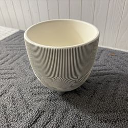 Stylish Round Stoneware Planter