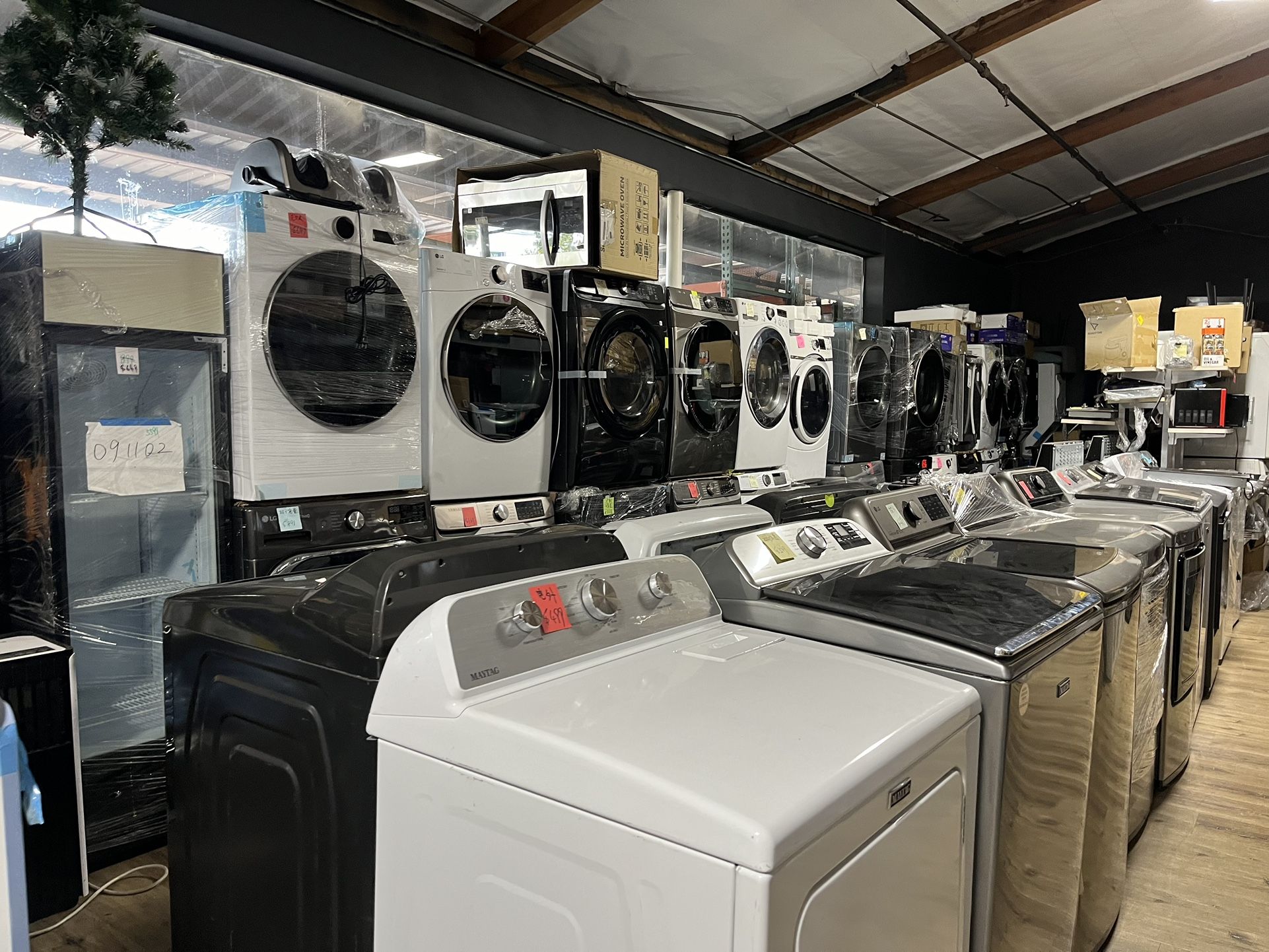 10000 Square Feet Warehouse! washers, dryers, Ice Maker, Fridge, Couches, Indoor & Outdoor Furniture. All Brands Discounted From Original Price