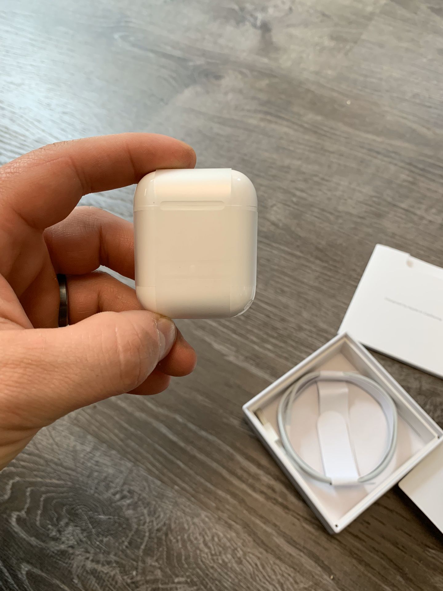 Apple air pods 1st gen with charging case