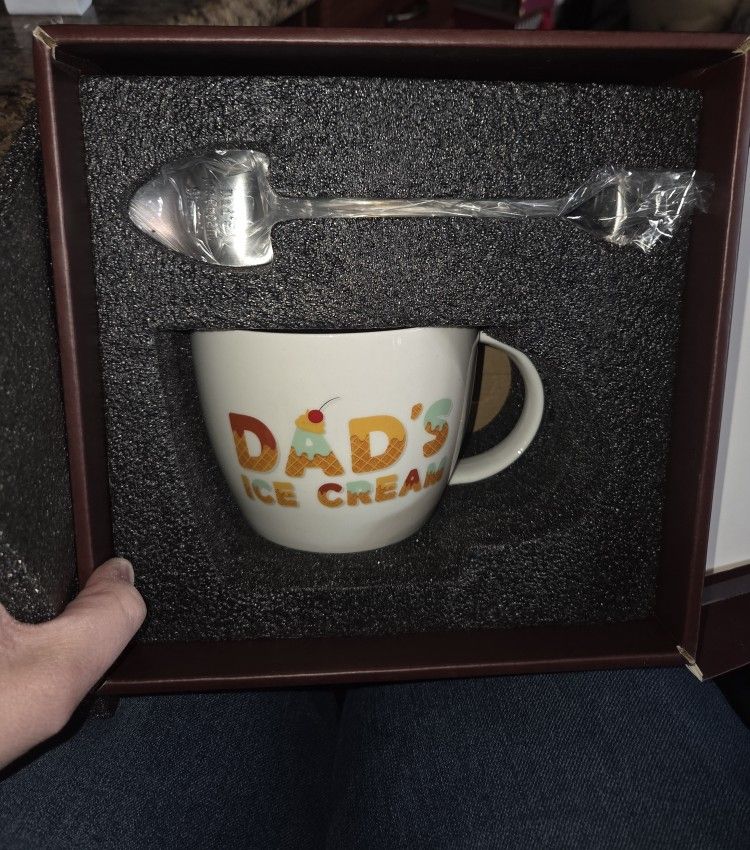 A perfect giant ice cream cup for father's day