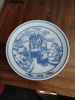 Vintage Hutchenreuter collector plate