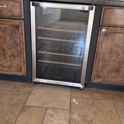 Like New Wine Refrigerator Cooler