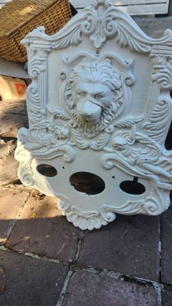 Ornate Cast Iron Lion Head Decorative Panel
