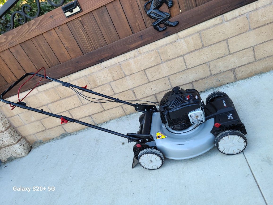 Murray 22" Walk Behind Gas Self Propelled Lawn Mower